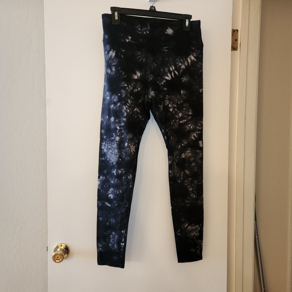 Wild Fable Leggings in Black and White Swirl
